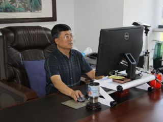 法國(guó)嘉賓慕名來(lái)訪，康斯特以誠(chéng)相待